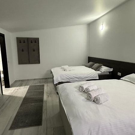 Hotel Modern House Sighetu Marmaţiei Esterno foto