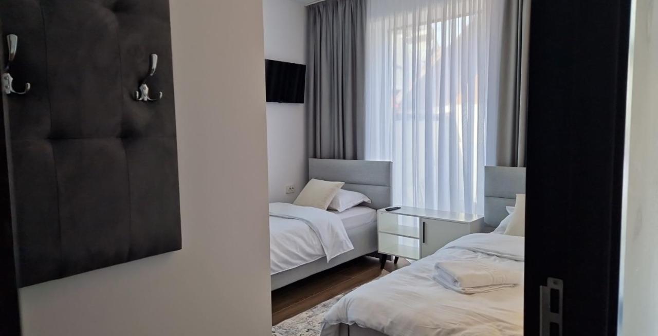 Hotel Modern House Sighetu Marmaţiei Esterno foto