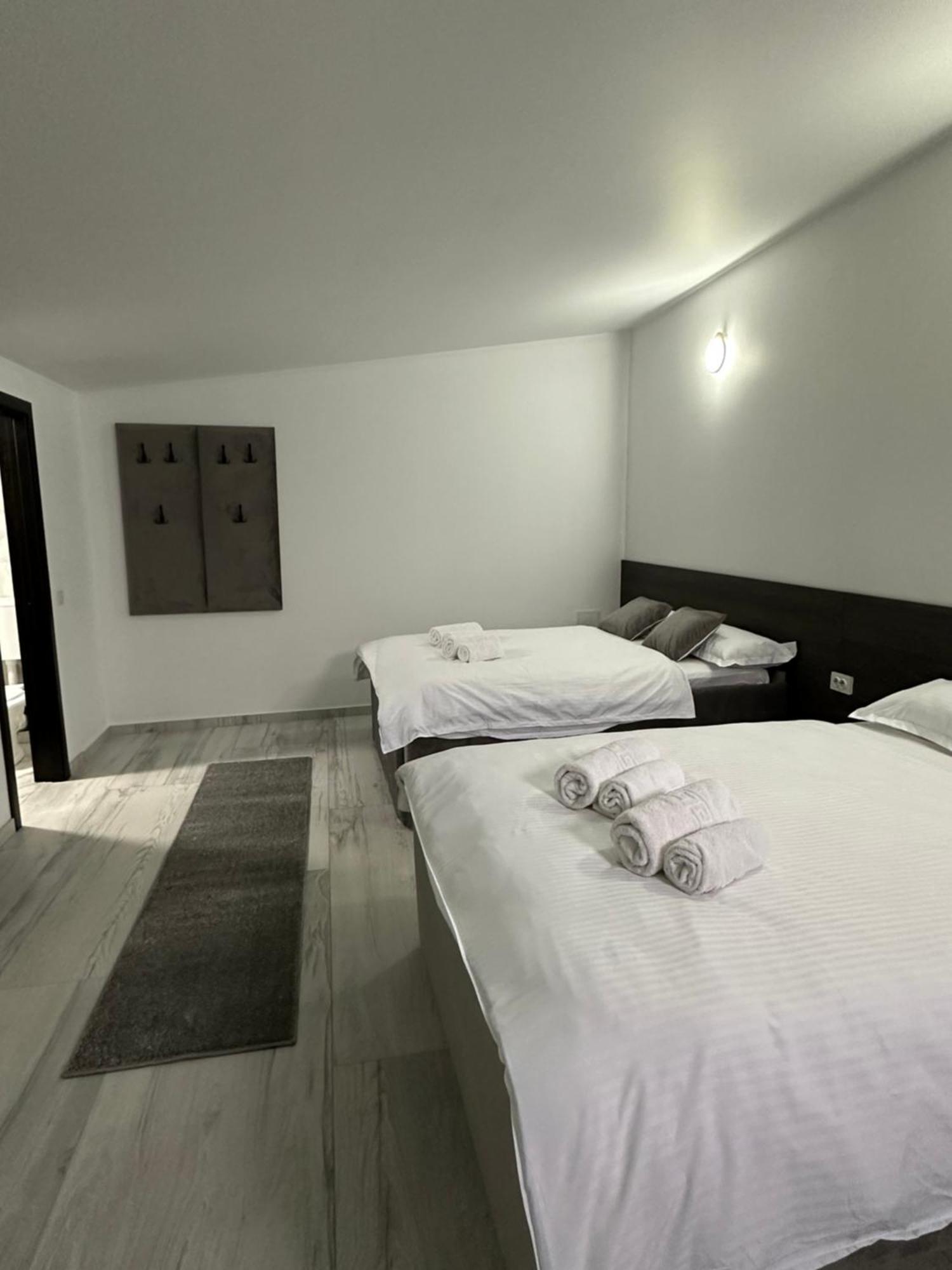 Hotel Modern House Sighetu Marmaţiei Esterno foto